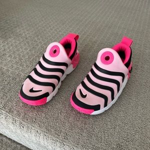 Nike Dynamo GO kids easy on/off running shoe